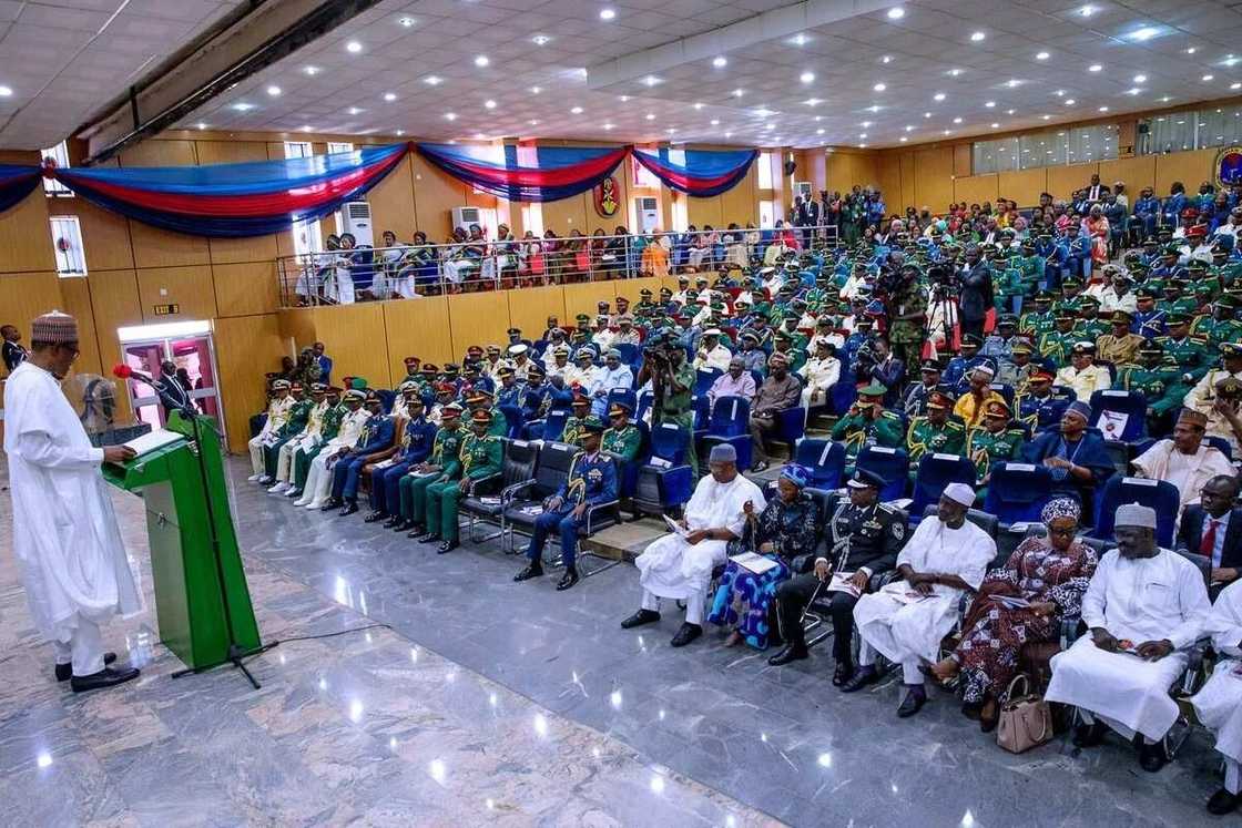 Shugaba Buhari ya halarci taron yaye manyan Sojoji a garin Jaji (Kalli kayatattun hotunan) Shugaba Buhari ya halarci taron yaye manyan Sojoji a garin Jaji (Kalli kayatattun hotunan)