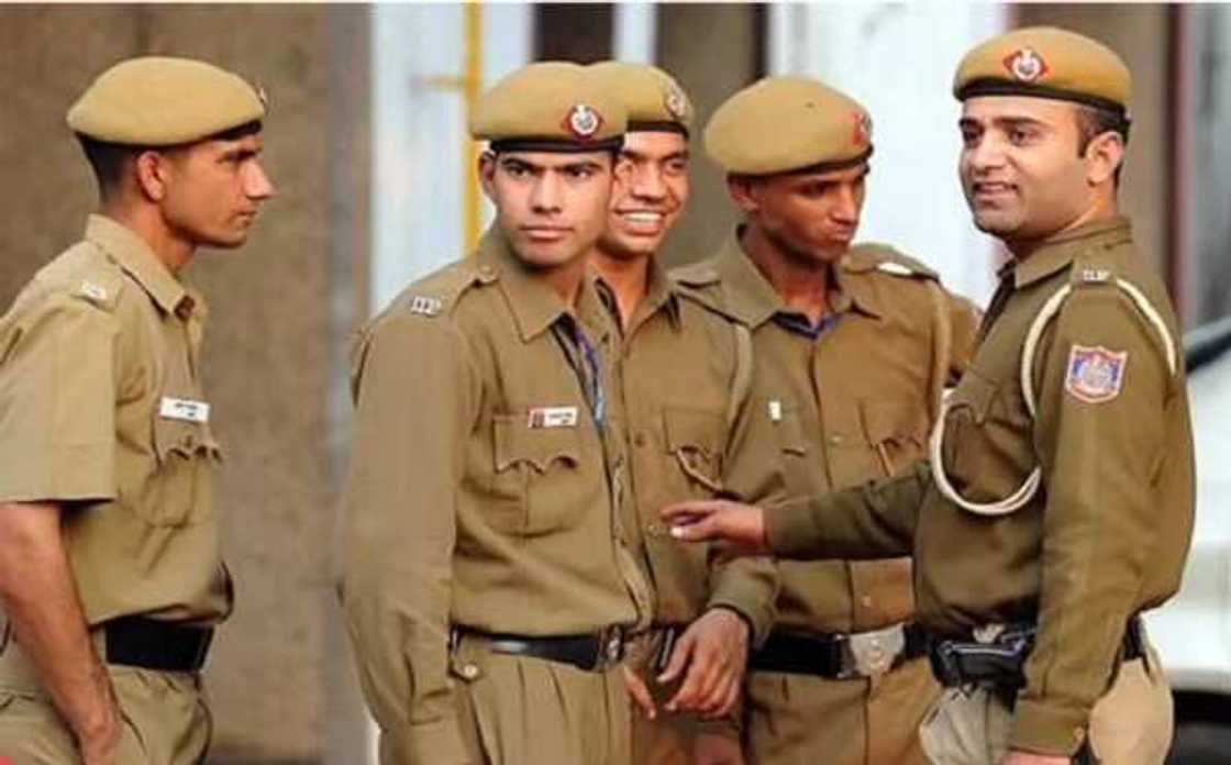 Mata da ‘ya’yan wani dan sanda sun bawa ‘yan ta’adda kwangilar kashe shi Mata da ‘ya’yan wani dan sanda sun bawa ‘yan ta’adda kwangilar kashe shi