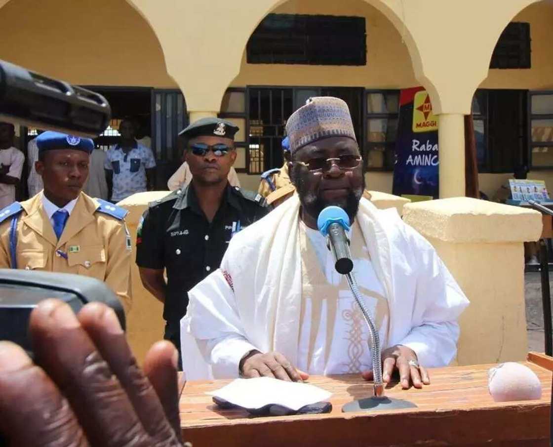 Shugaban kungiyar Izala Bala Lau ya kaddamar da muhimman ayyuka 3 kafin goman karshe na Ramadan Shugaban kungiyar Izala Bala Lau ya kaddamar da muhimman ayyuka 3 kafin goman karshe na Ramadan