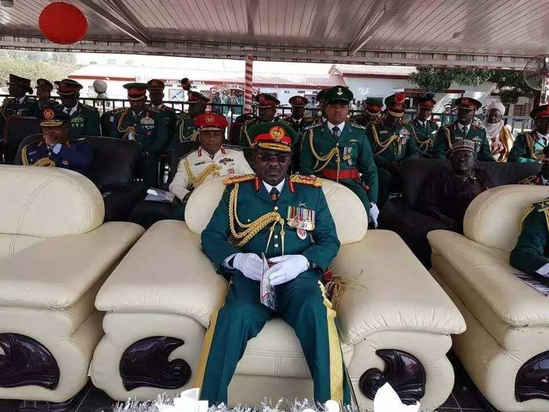 Kayatattun hotunan faretin kammala bayar da horo ga sabbin sojojin kasa a Jaji Kayatattun hotunan faretin kammala bayar da horo ga sabbin sojojin kasa a Jaji