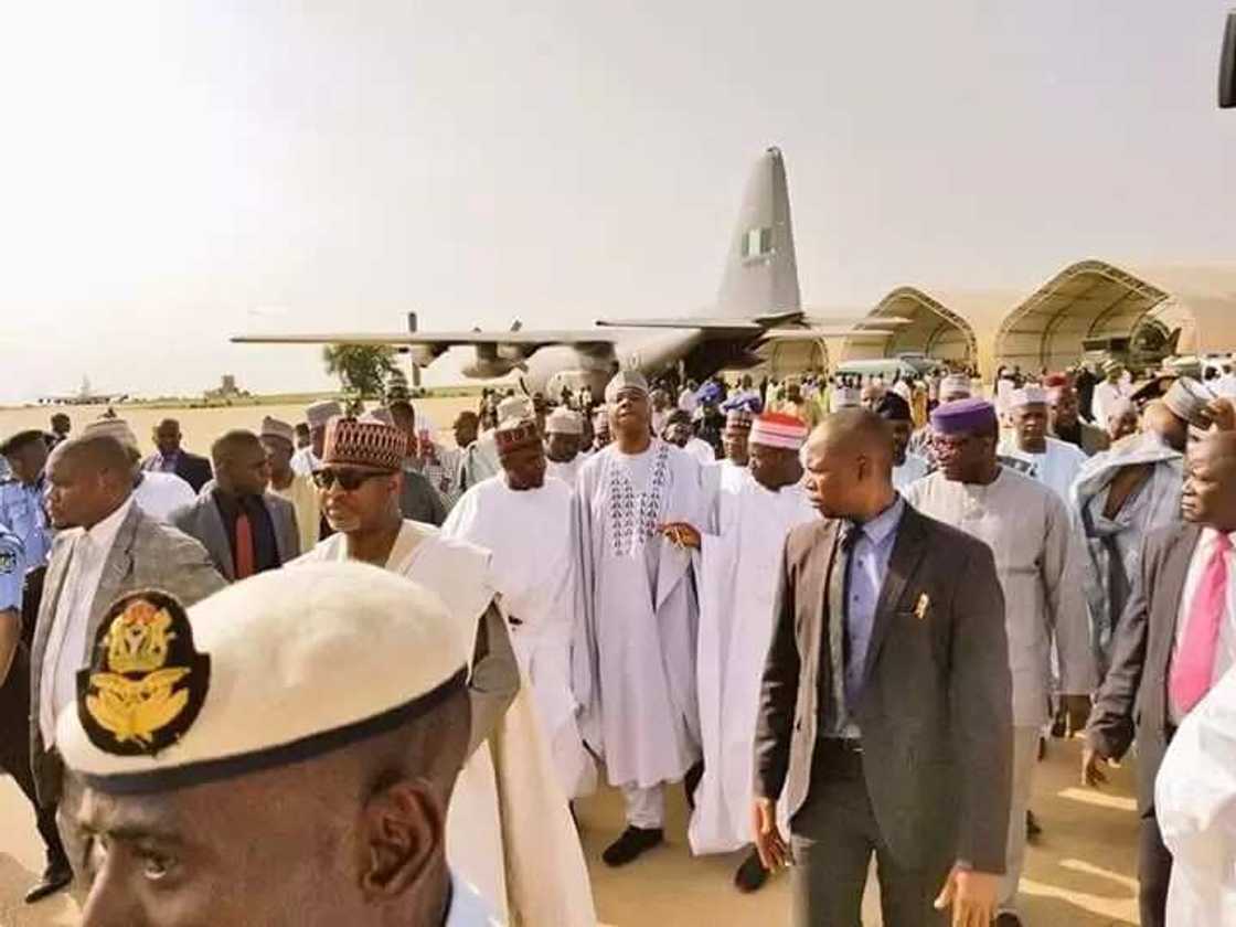 HOTUNAN yayinda gawar Danmasanin Kano ta isa jihar Kano HOTUNAN yayinda gawar Danmasanin Kano ta isa jihar Kano