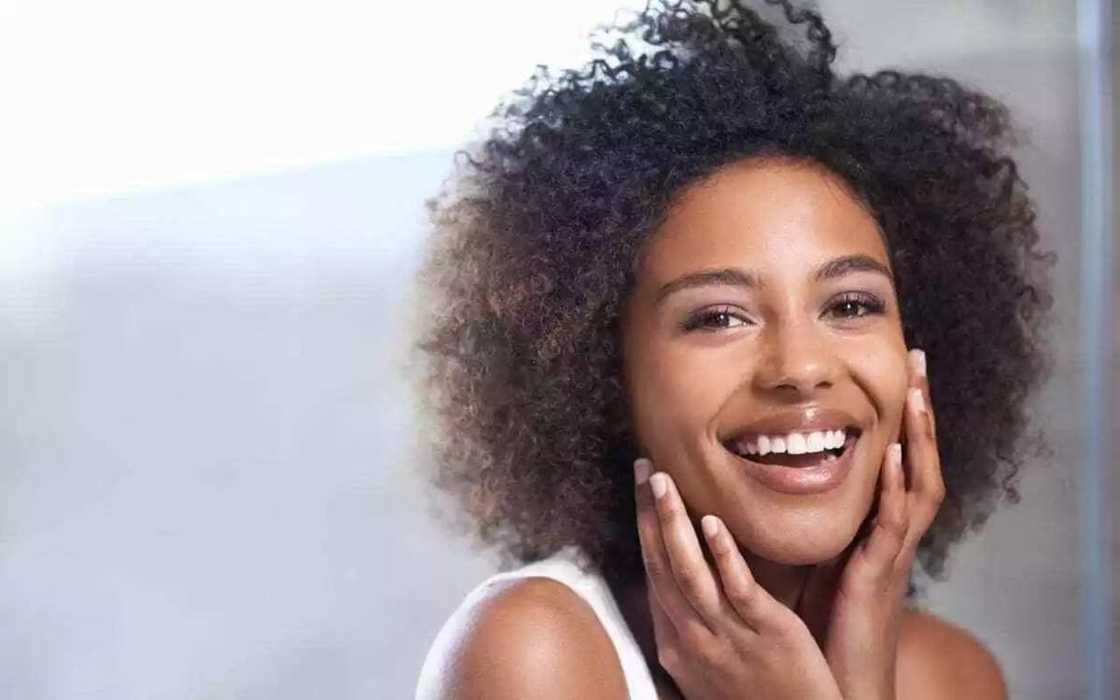 Almond oil for beautiful skin Almond oil for beautiful skin