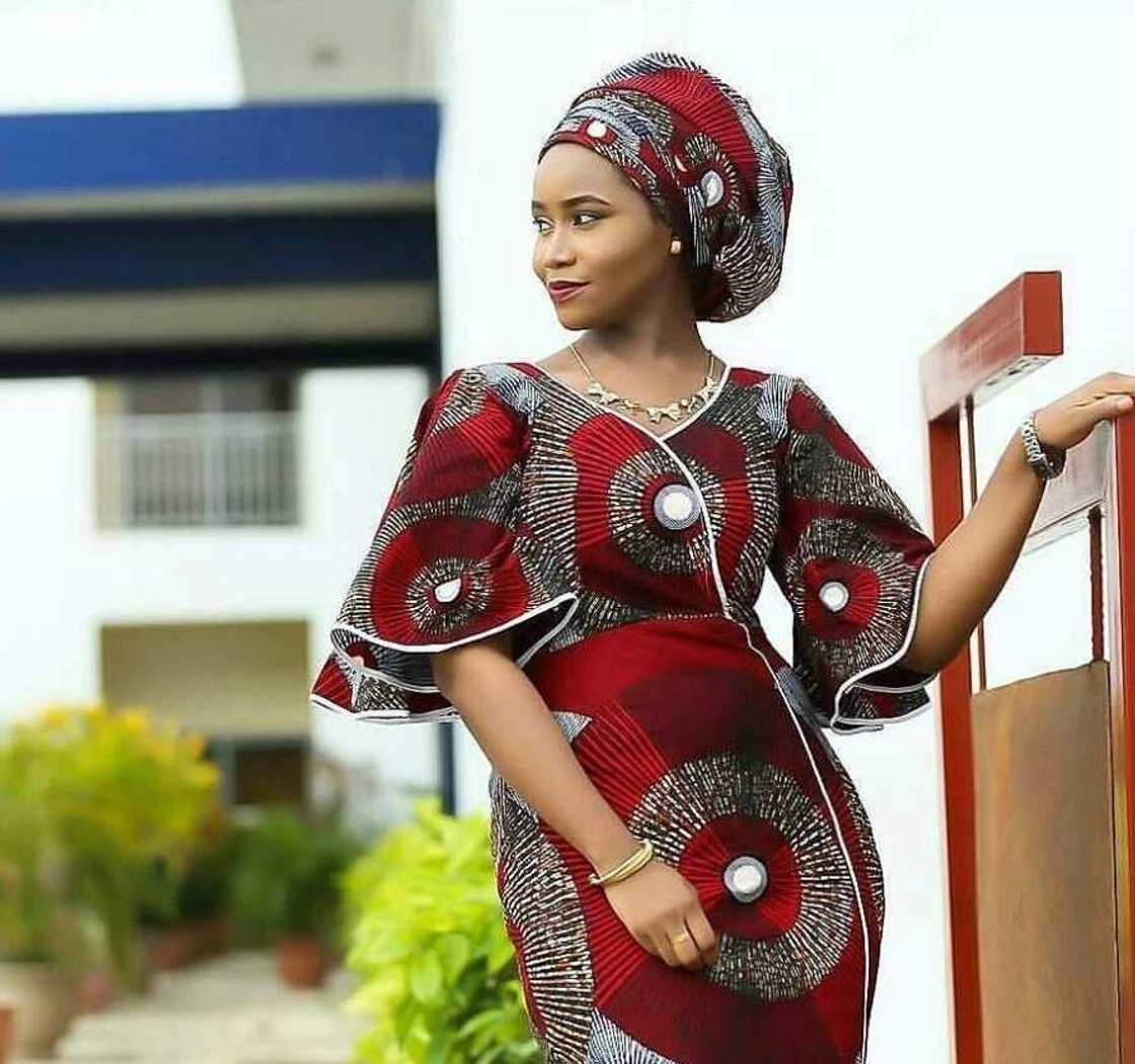 Budurwa 'yar Najeriya ta fallasa wani da ya so kwanciya da ita kafin ya bata aiki Budurwa 'yar Najeriya ta fallasa wani da ya so kwanciya da ita kafin ya bata aiki