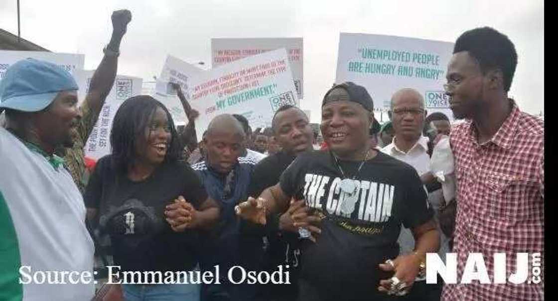 Live Updates: Anti-Government protest kicks off as Nigerians gather in Lagos, Abuja (photos,video) Live Updates: Anti-Government protest kicks off as Nigerians gather in Lagos, Abuja (photos,video)