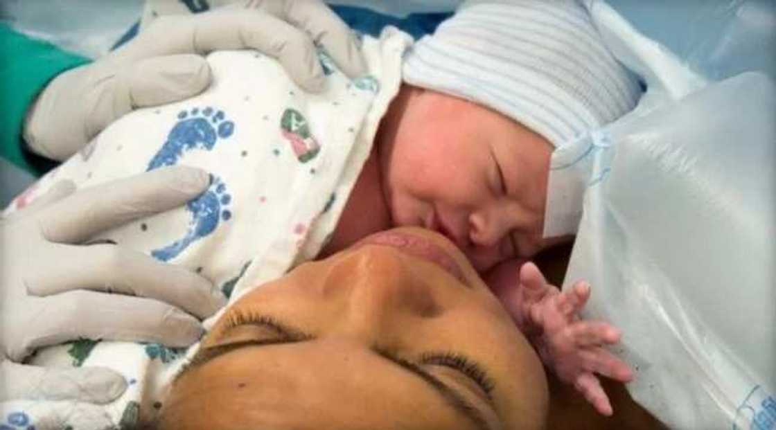 Ikon Allah: Jaririya da aka Haifa sau biyu Ikon Allah: Jaririya da aka Haifa sau biyu