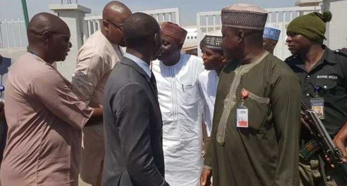 Bidiyon Ganduje: Jafar Jafar ya isa majalisar dokokin jihar Kano, hoto Bidiyon Ganduje: Jafar Jafar ya isa majalisar dokokin jihar Kano, hoto