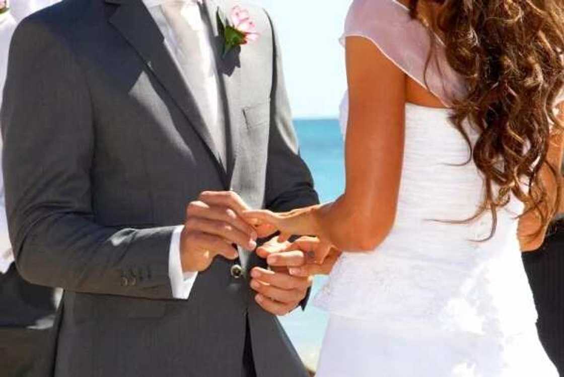 Uwa ta rikice: Diyar ta na soyayya da tsohon Mijin ta Uwa ta rikice: Diyar ta na soyayya da tsohon Mijin ta