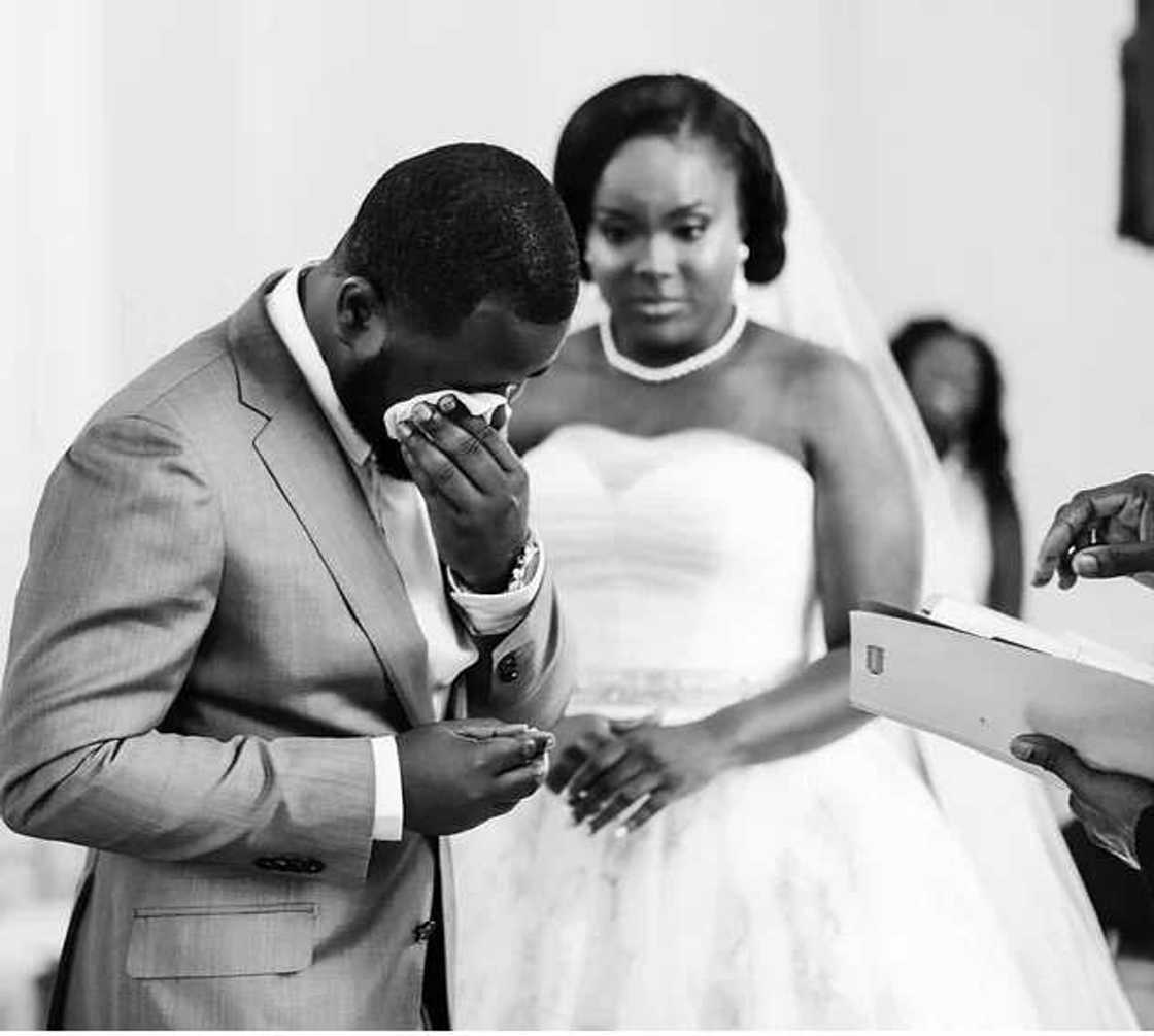 Ango da kuka a bikinsa Ango da kuka a bikinsa