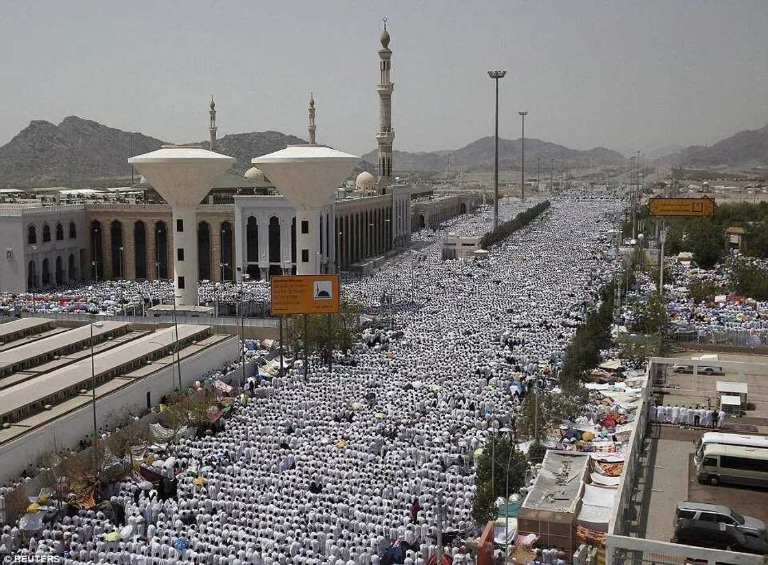 Muslims Gather At Mount Arafat To Mark Peak Of Hajj 2015 Muslims Gather At Mount Arafat To Mark Peak Of Hajj 2015