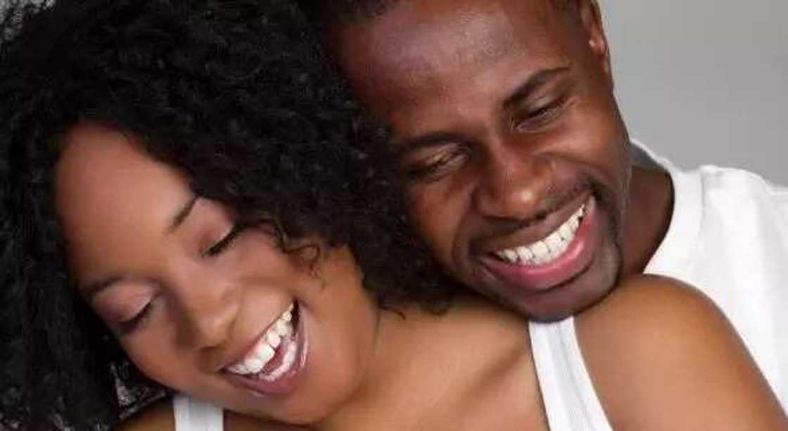 10 signs he could sleep with you on your first visit to his house 10 signs he could sleep with you on your first visit to his house