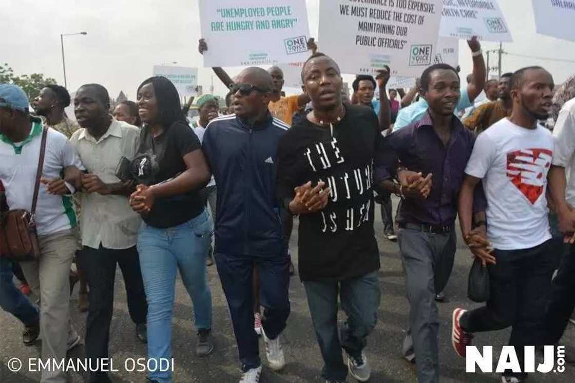 Live Updates: Anti-Government protest kicks off as Nigerians gather in Lagos, Abuja (photos,video)