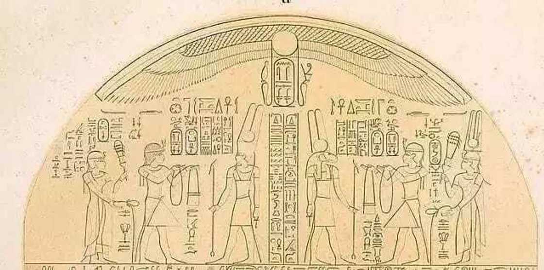 Tarihin Sarauniya Amina ta Zaria da makamantan ta guda 4 Tarihin Sarauniya Amina ta Zaria da makamantan ta guda 4