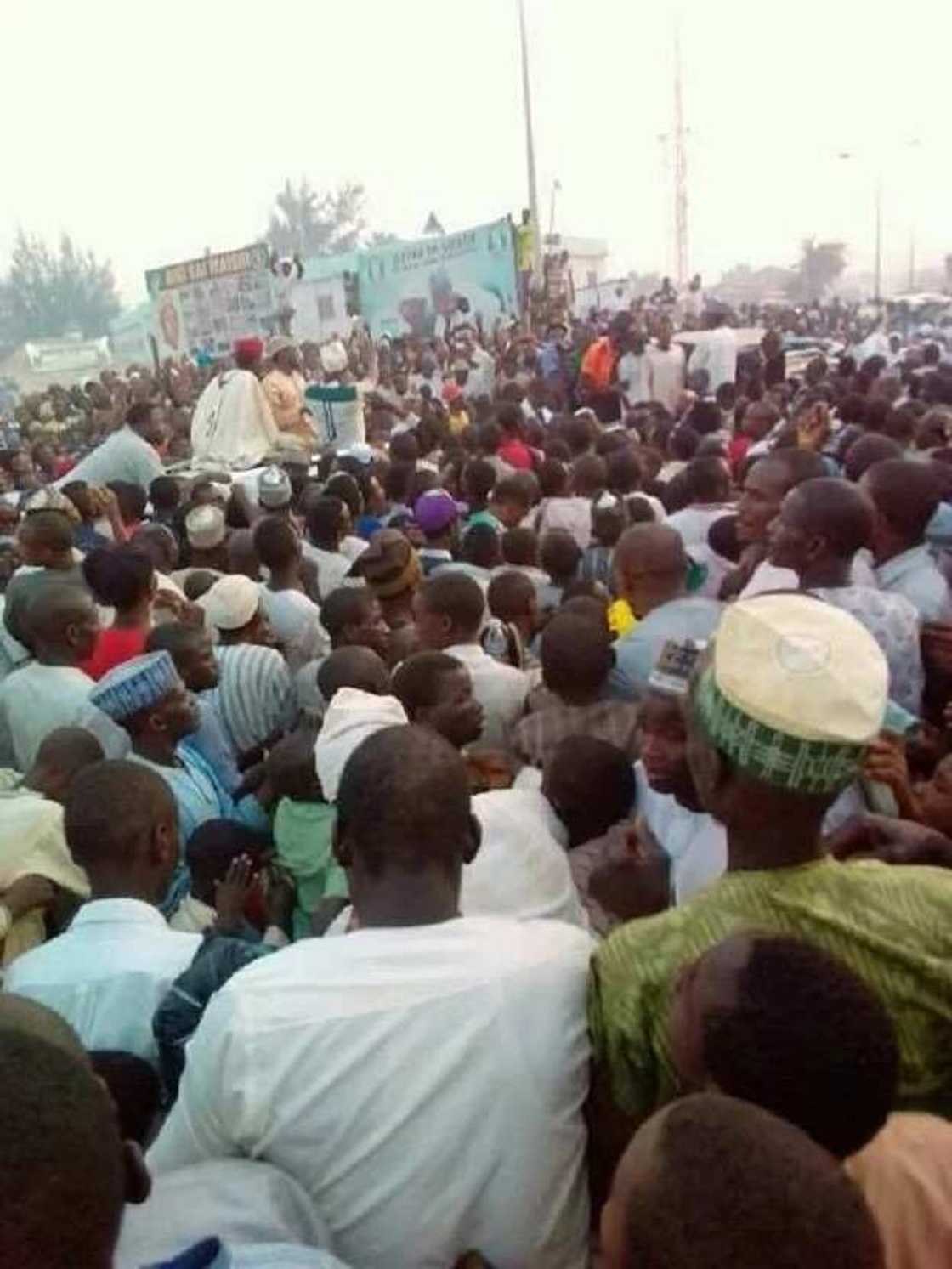 Matar mawaƙin shugaba Buhari, Rarara ta haihu, an samu Buhari Matar mawaƙin shugaba Buhari, Rarara ta haihu, an samu Buhari