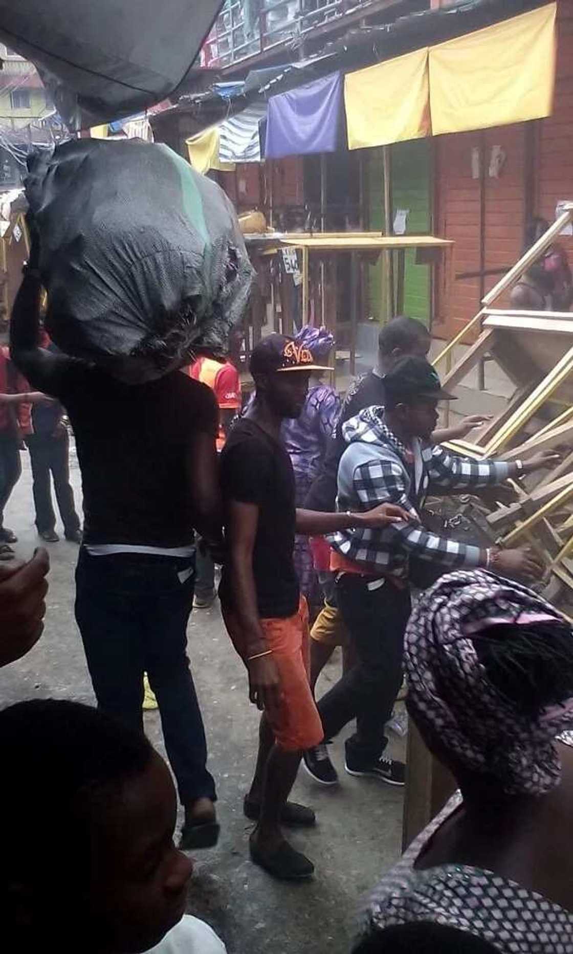 Another Fire Outbreak Hits Balogun Market (PHOTOS) Another Fire Outbreak Hits Balogun Market (PHOTOS)