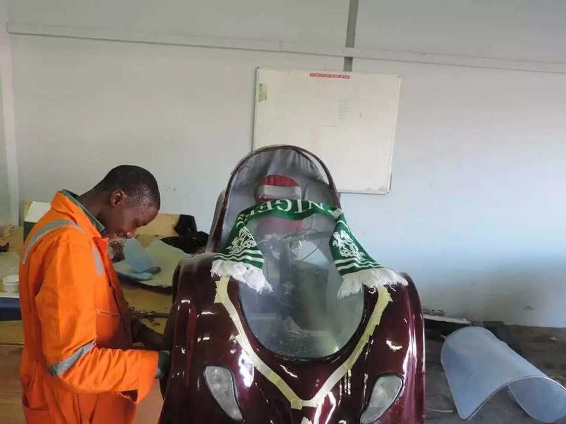 Ka gaji da bubbuge motarka? Ga wata mota da wani dalibin ABU ya ƙera wanda ba’a taɓa buga ta Ka gaji da bubbuge motarka? Ga wata mota da wani dalibin ABU ya ƙera wanda ba’a taɓa buga ta