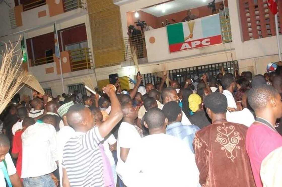 Sauya fasalin kasa: Jam'iyyar APC tantiran mayaudara ne - Wata Jam'iyyar adawa Sauya fasalin kasa: Jam'iyyar APC tantiran mayaudara ne - Wata Jam'iyyar adawa