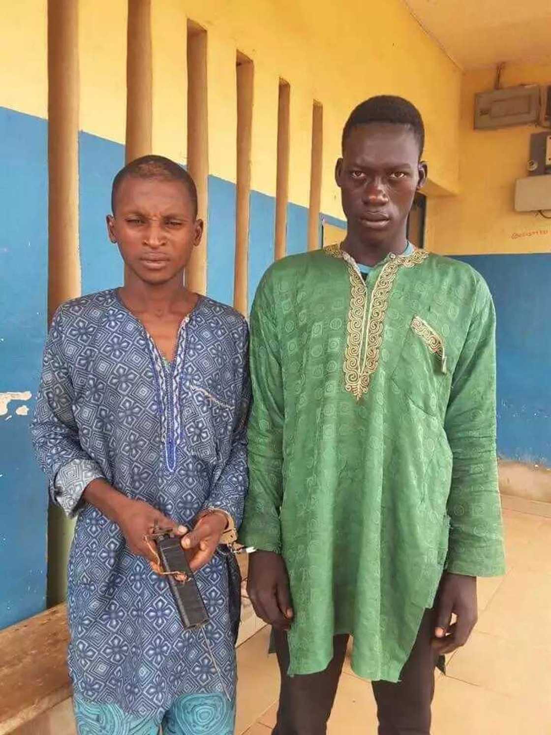 Kalli wadanda Yansanda suka kama masu garkuwa da mutane a Kaduna Kalli wadanda Yansanda suka kama masu garkuwa da mutane a Kaduna