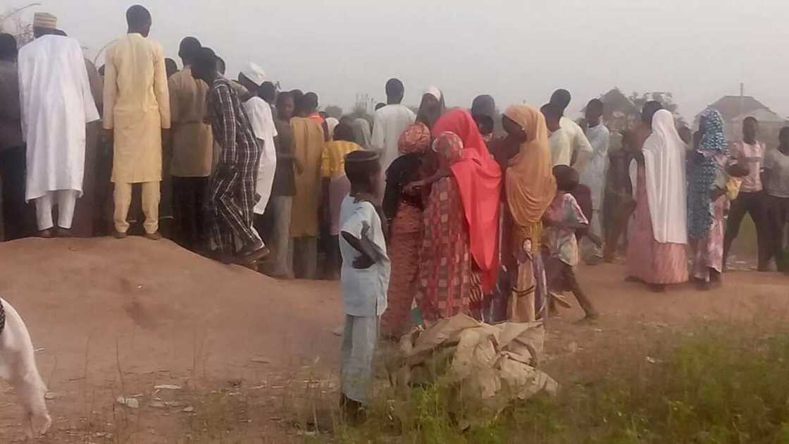 Kasar tukunya ya zama magani? Kasar tukunya ya zama magani?