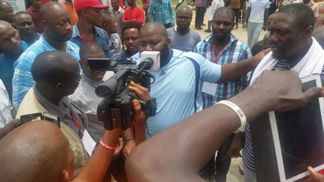 Rivers rerun: Violence erupts as INEC suspends poll in 8 LGAs Rivers rerun: Violence erupts as INEC suspends poll in 8 LGAs