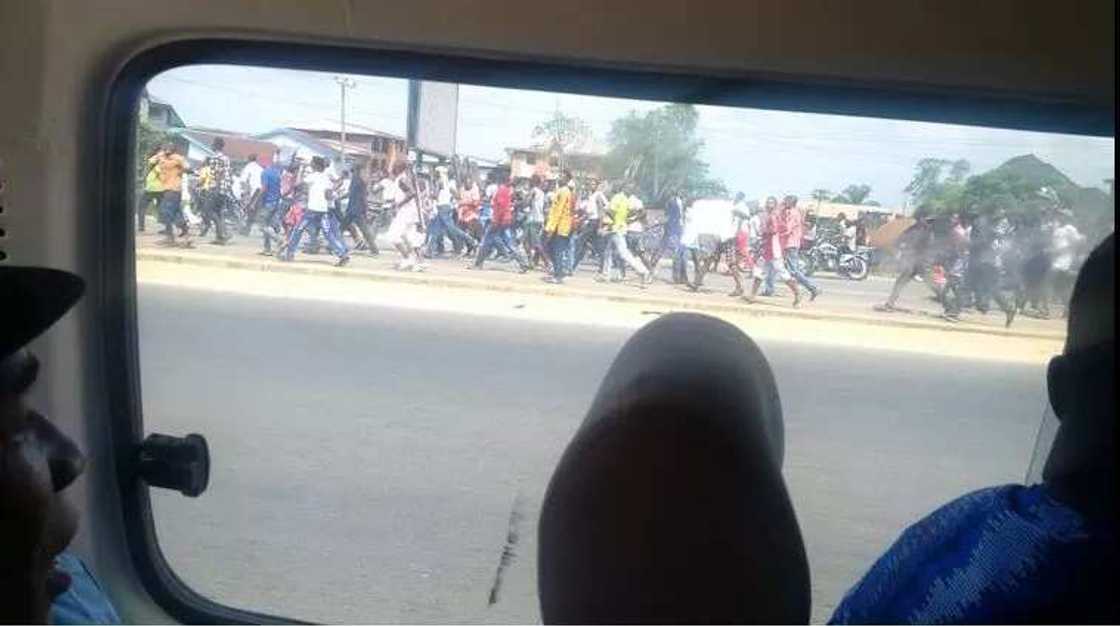 Hundreds Of Biafrans Protest In Onitsha (PHOTOS) Hundreds Of Biafrans Protest In Onitsha (PHOTOS)