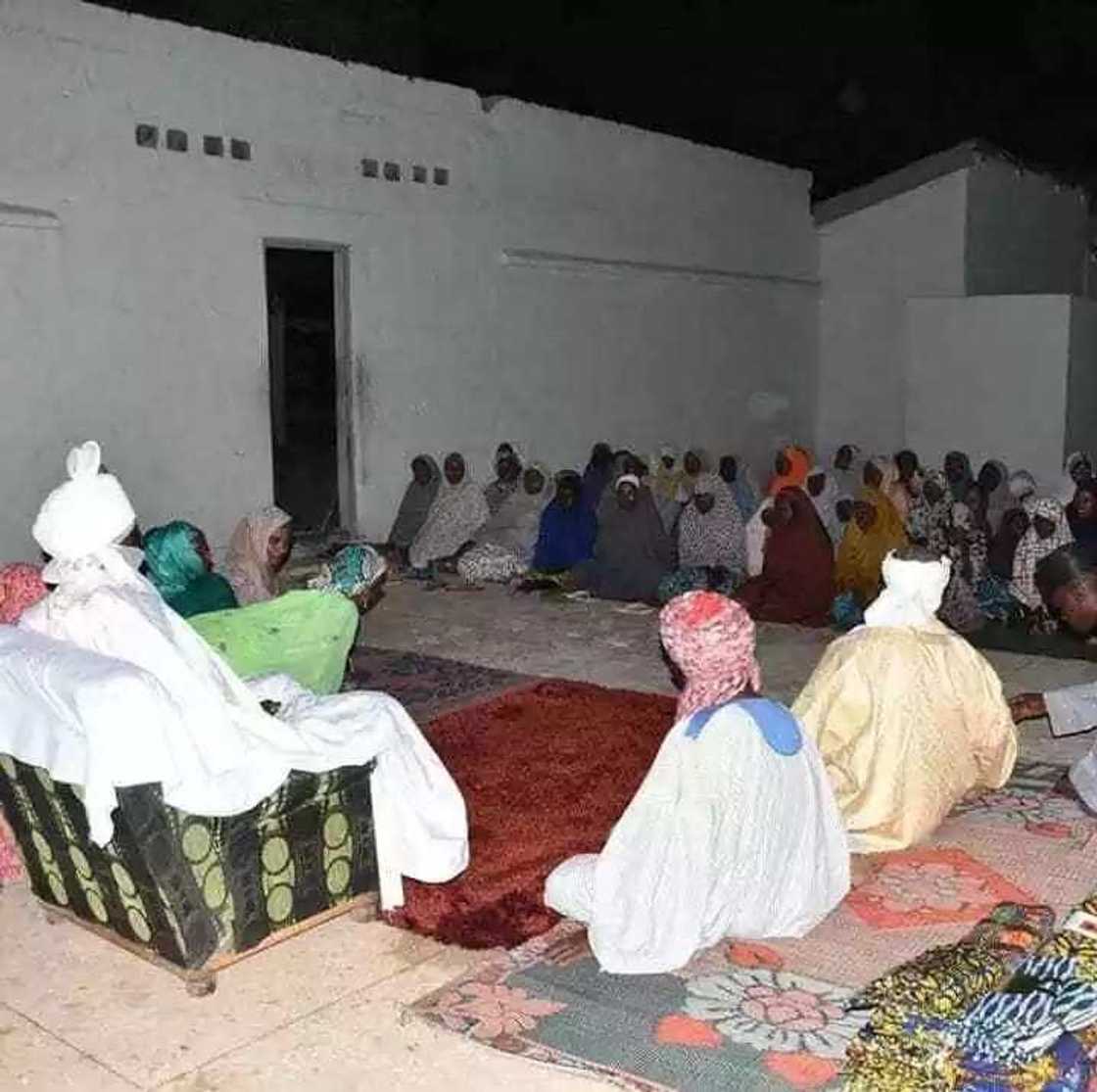 Mata masu yoyon fitsari sun samu tagomashi daga Sarki Muhammadu Sunusi II (Hotuna) Mata masu yoyon fitsari sun samu tagomashi daga Sarki Muhammadu Sunusi II (Hotuna)