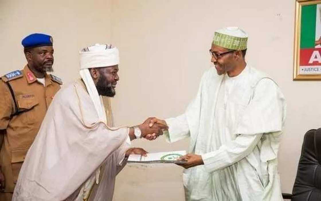 Shugaba Buhari tare da Sheikh Bala Lau