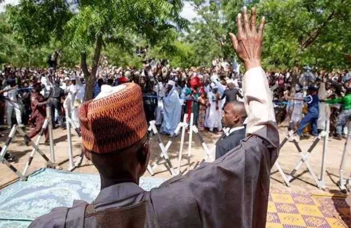 Da duminsa: Bayan Sallar Juma'a a Katsina, Buhari ya isa gida Daura Da duminsa: Bayan Sallar Juma'a a Katsina, Buhari ya isa gida Daura