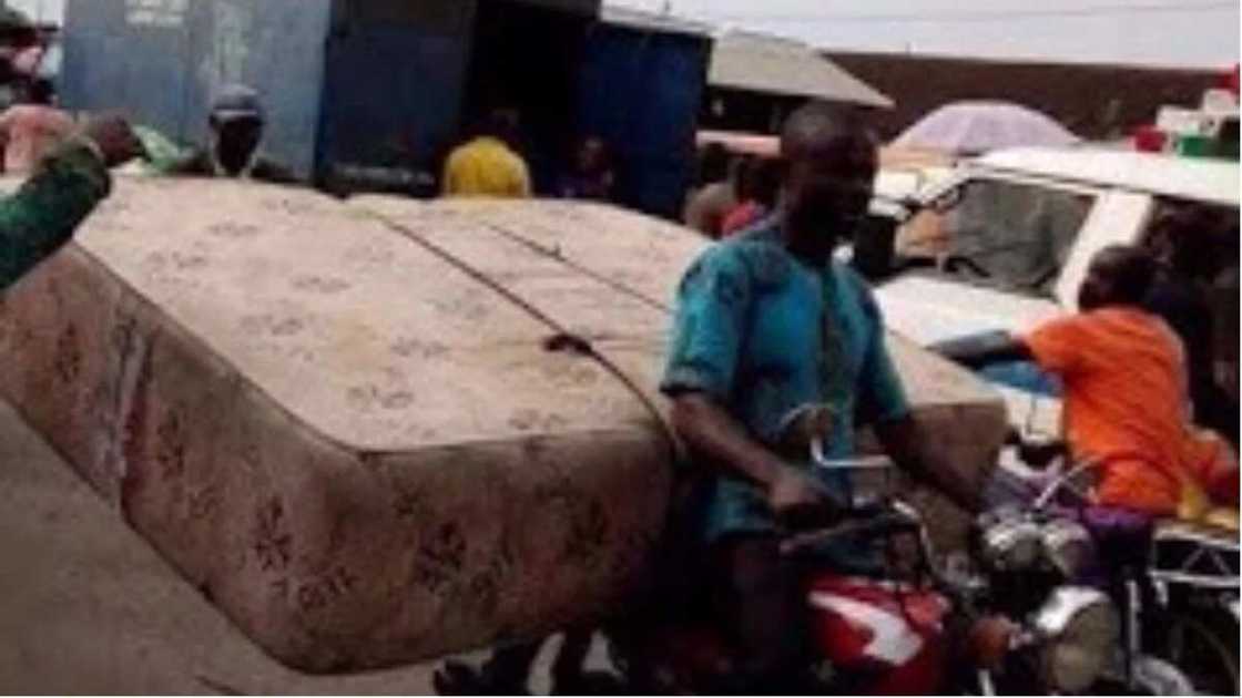 Confusion as residents flee Rivers state community Umudioga following cult clash (photos) Confusion as residents flee Rivers state community Umudioga following cult clash (photos)