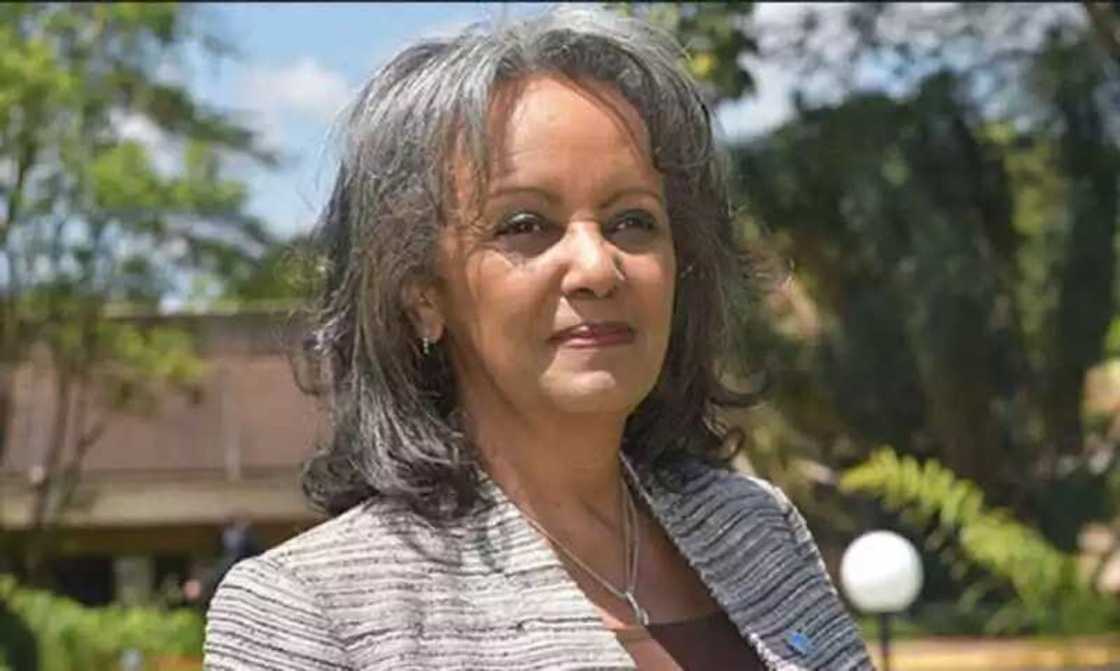 Kallabi tsakanin rawwuna: Mace ta zama shugabar wata kasar Afirka a wani yanayi na rabo Kallabi tsakanin rawwuna: Mace ta zama shugabar wata kasar Afirka a wani yanayi na rabo