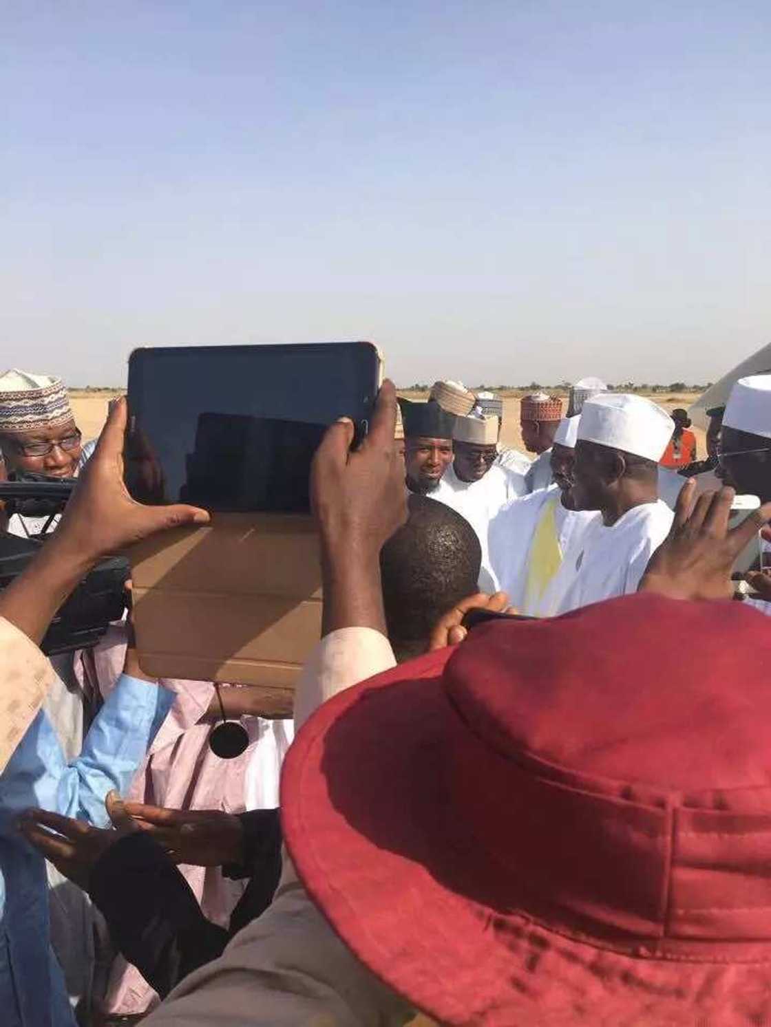 Goodluck Jonathan receives hero's welcome in Sokoto Goodluck Jonathan receives hero's welcome in Sokoto