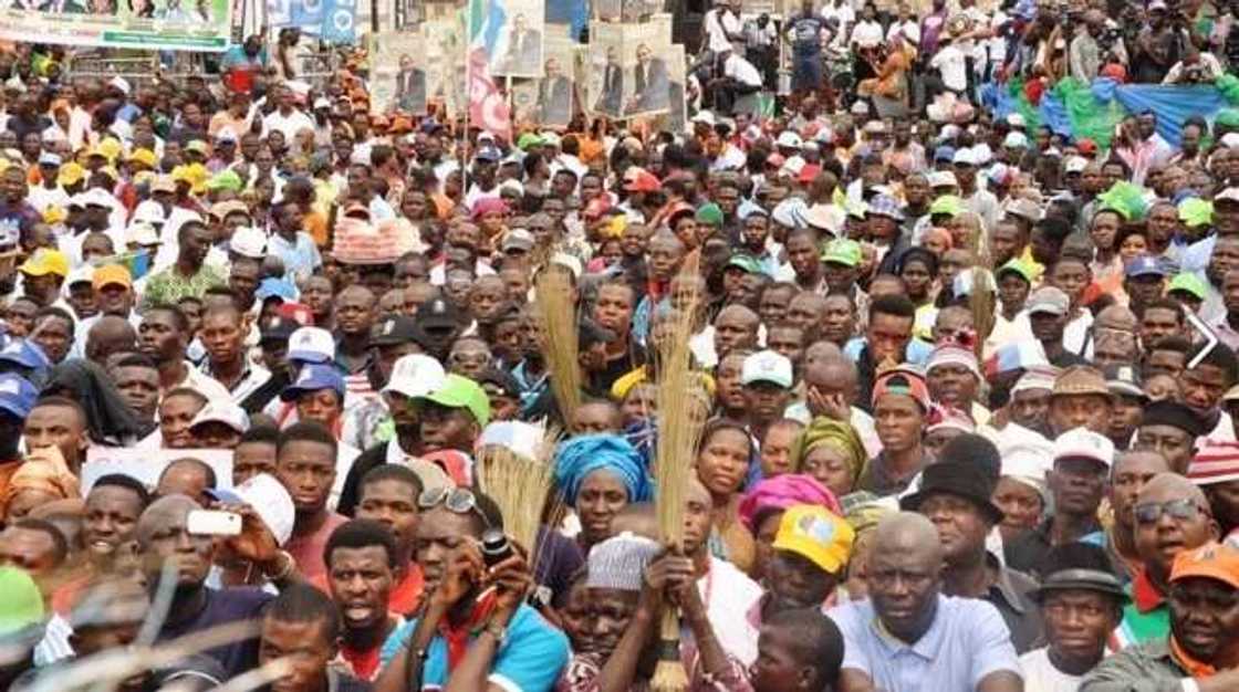 2019: Sanata, tsohon gwamna da DIG mai ritaya sun koma APC a jihar PDP 2019: Sanata, tsohon gwamna da DIG mai ritaya sun koma APC a jihar PDP