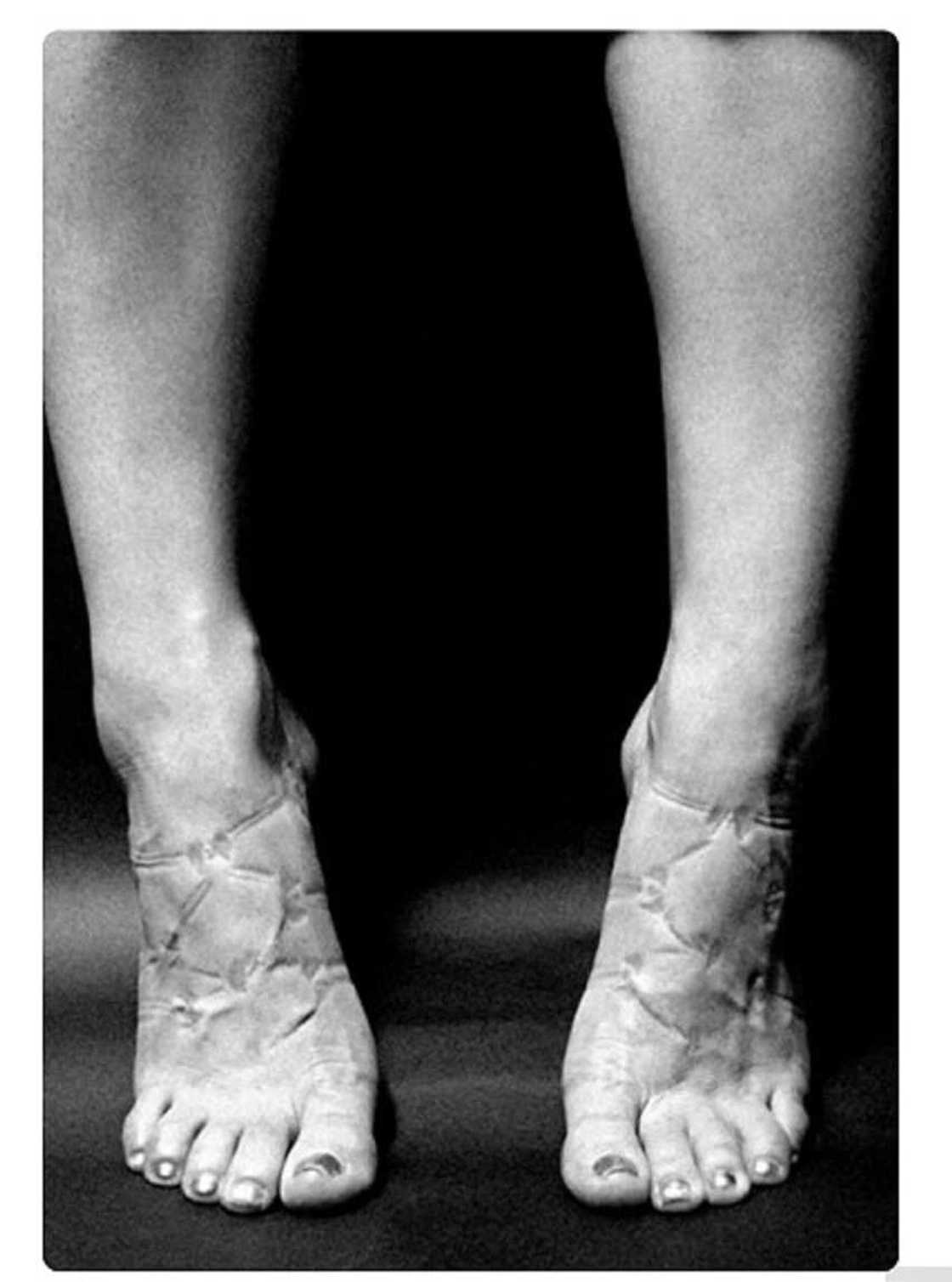 Kaico: Kalli hotunan yadda Mata suke illata cikinsu da sunan ado don burge Maza Kaico: Kalli hotunan yadda Mata suke illata cikinsu da sunan ado don burge Maza