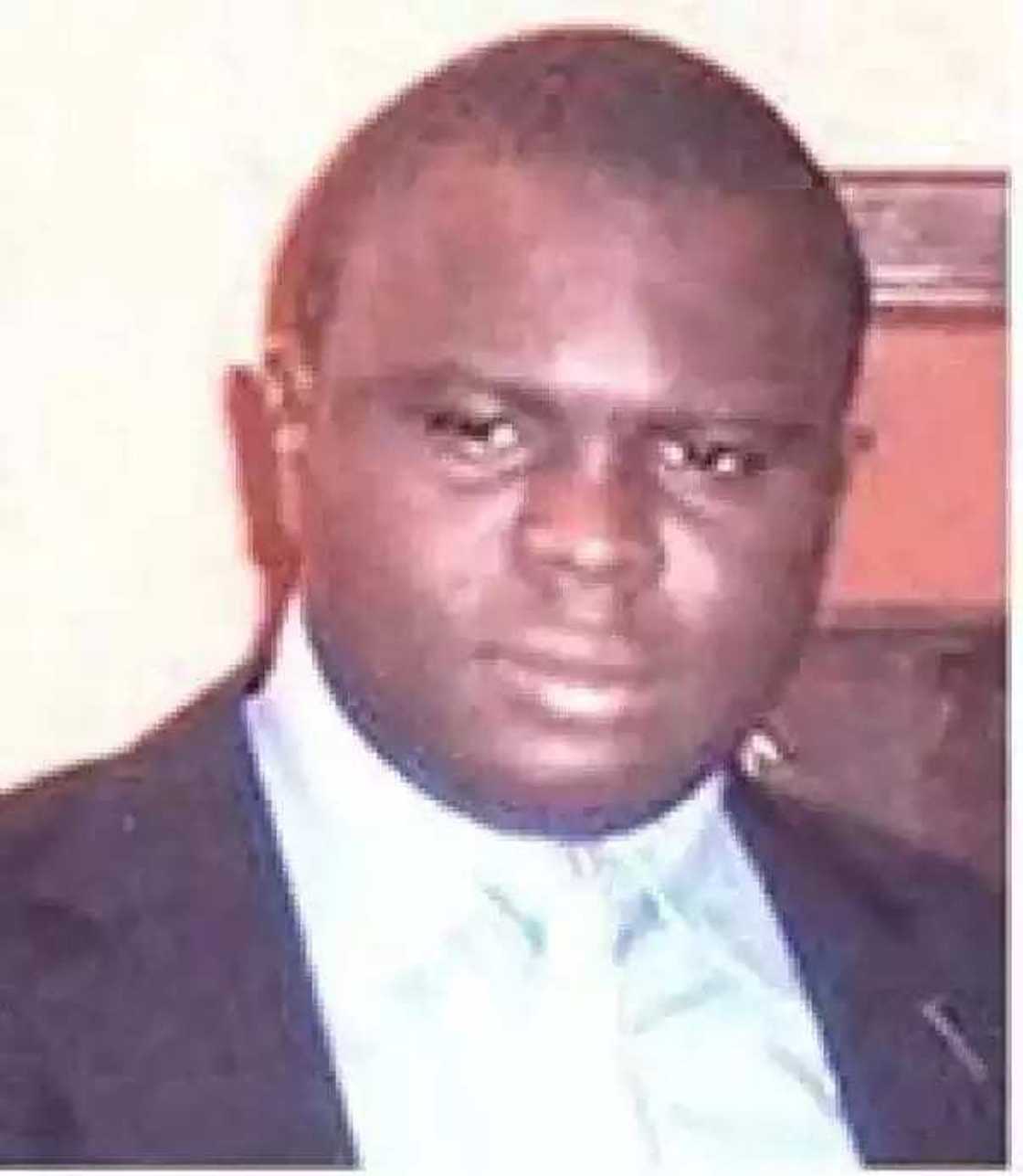 Jerin sunayen mutanen da hukumar EFCC ke nema ruwa a jallo Jerin sunayen mutanen da hukumar EFCC ke nema ruwa a jallo