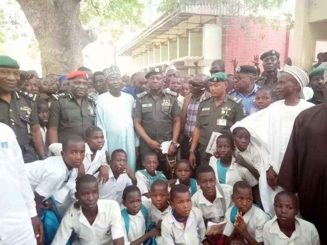 IGP Idris assigns 4 mobile police personnel to schools in Borno state IGP Idris assigns 4 mobile police personnel to schools in Borno state
