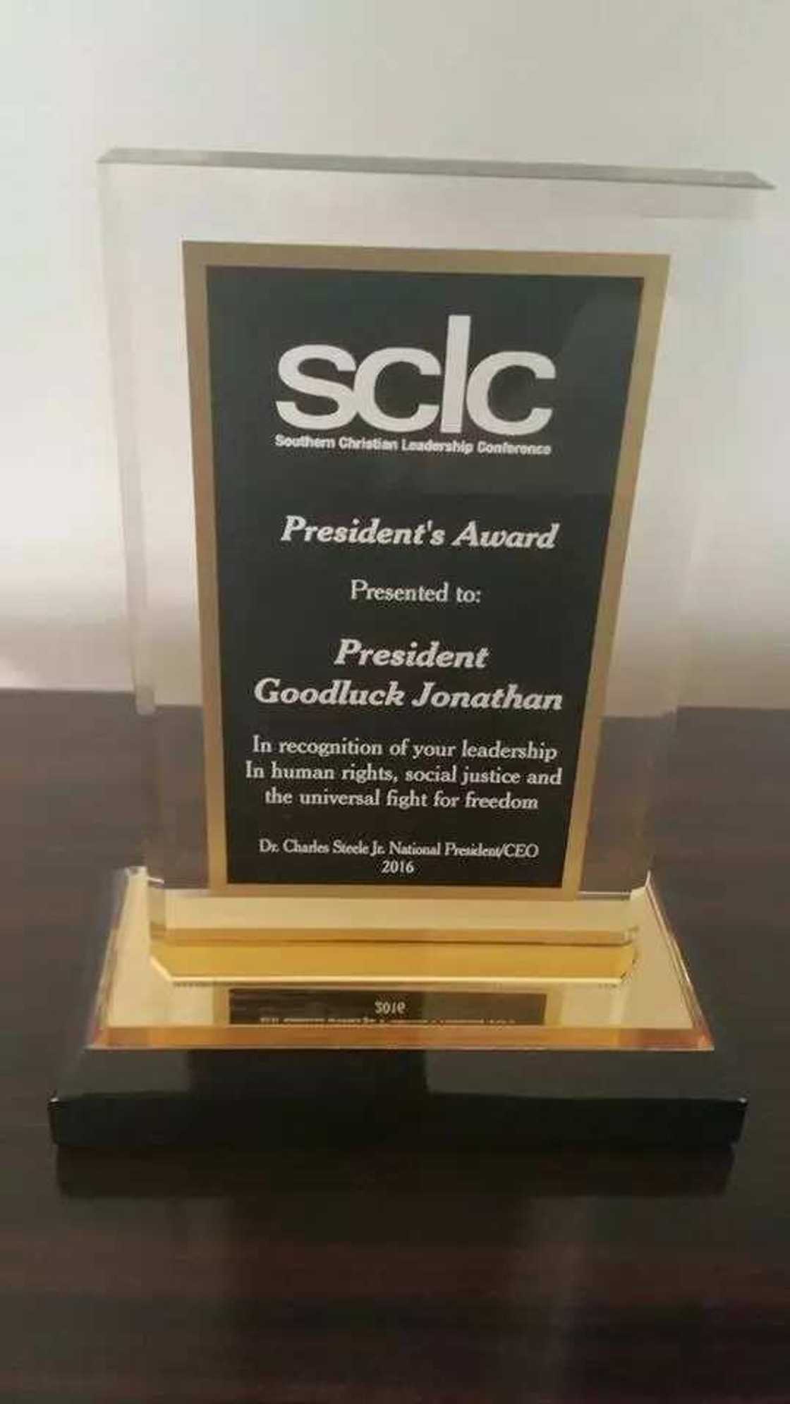 Photos: Goodluck Jonathan Wins Another Int'l Award Photos: Goodluck Jonathan Wins Another Int'l Award