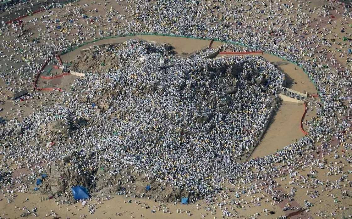 Waiwayen tarihi: Gobaran da ya faru a Hajjin 1997, akalla mutane 300 suka hallaka Waiwayen tarihi: Gobaran da ya faru a Hajjin 1997, akalla mutane 300 suka hallaka