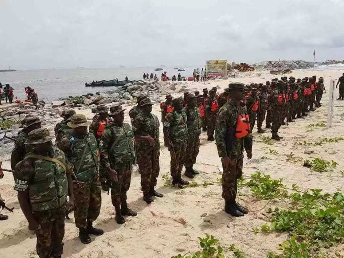 Buratai ya baiwa Sojoji shekara guda dasu koyi manyan yarukan Najeriya Buratai ya baiwa Sojoji shekara guda dasu koyi manyan yarukan Najeriya