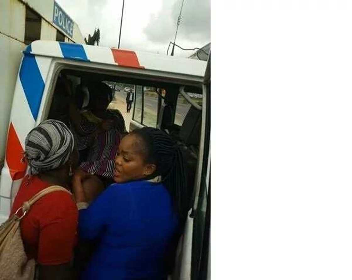 Hukumar RRS sun kai mace mai nakuda asibiti Hukumar RRS sun kai mace mai nakuda asibiti