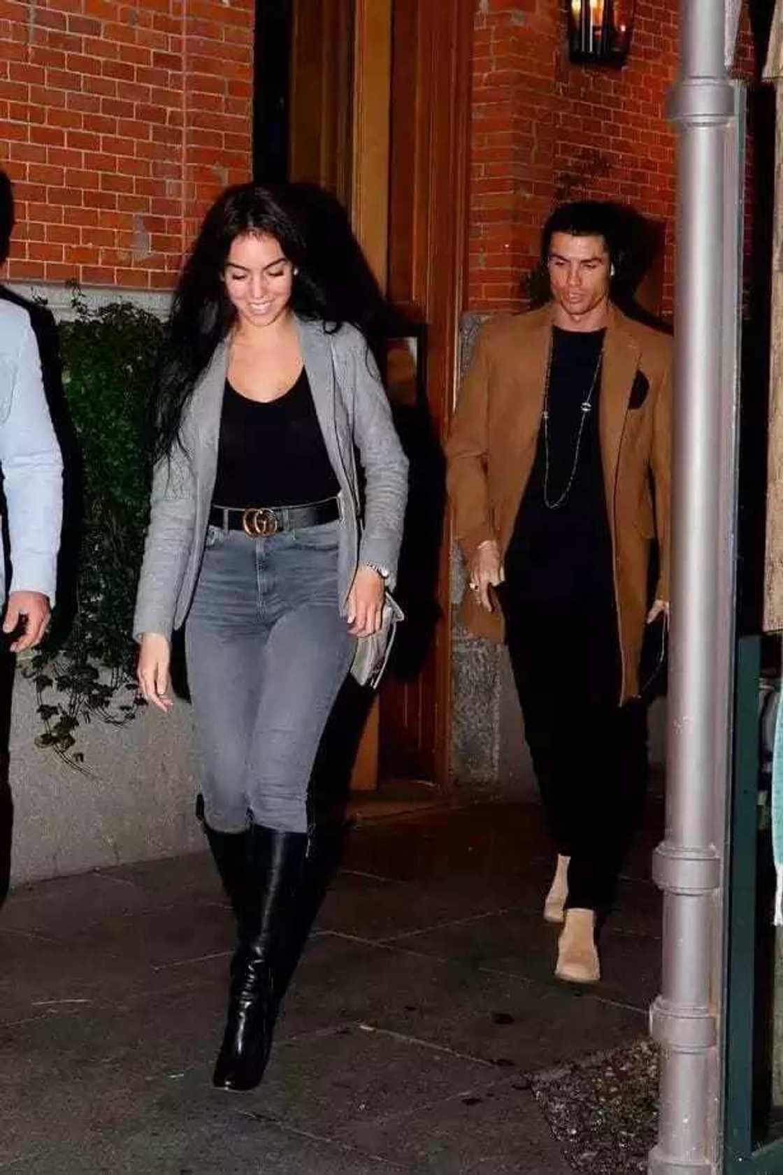 Duk kudin sa: Dubi Budurwar da ke yi wa Dan wasa Ronaldo wulakanci Duk kudin sa: Dubi Budurwar da ke yi wa Dan wasa Ronaldo wulakanci