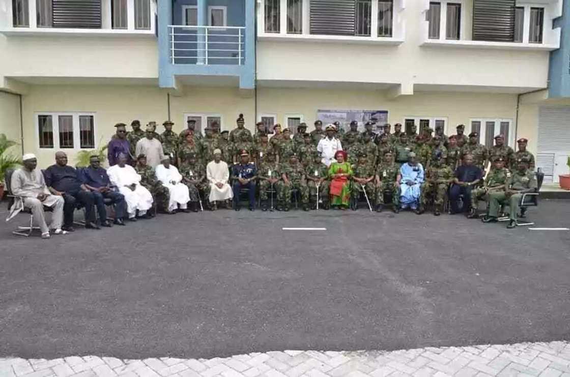 Tukur Buratai ya isa Legas domin kaddamar da wasu manyan ayyuka