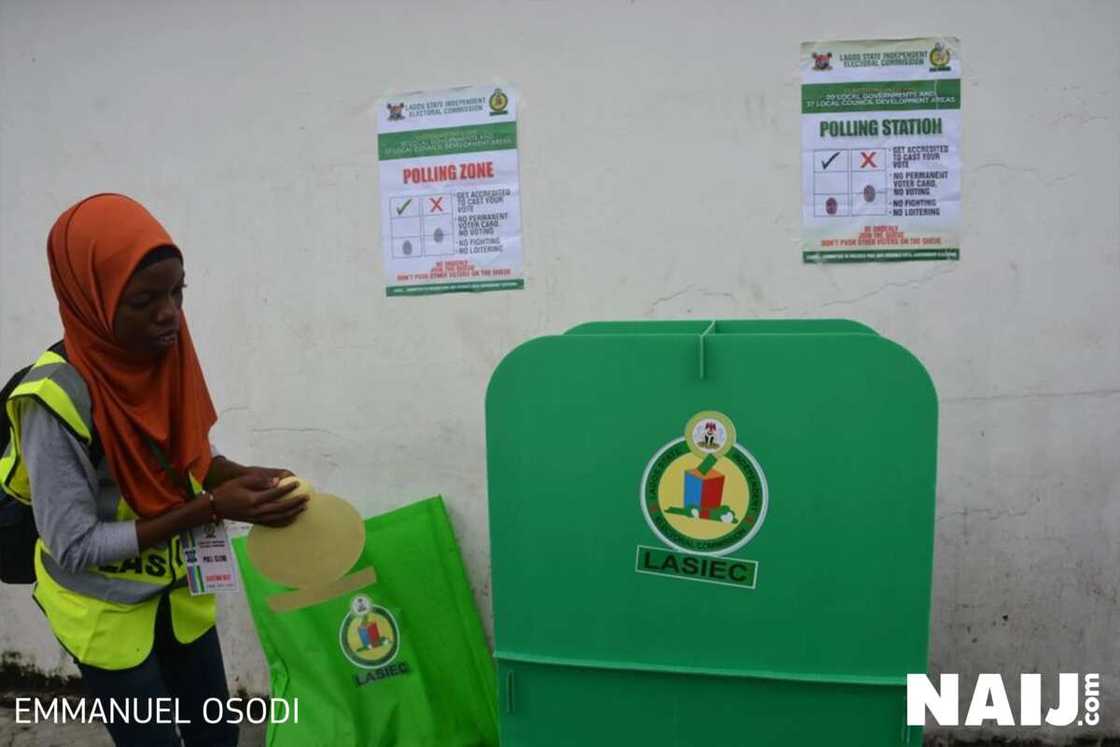 LIVE UPDATES: Governor Ambode casts his vote in Lagos LG polls (photos, video) LIVE UPDATES: Governor Ambode casts his vote in Lagos LG polls (photos, video)