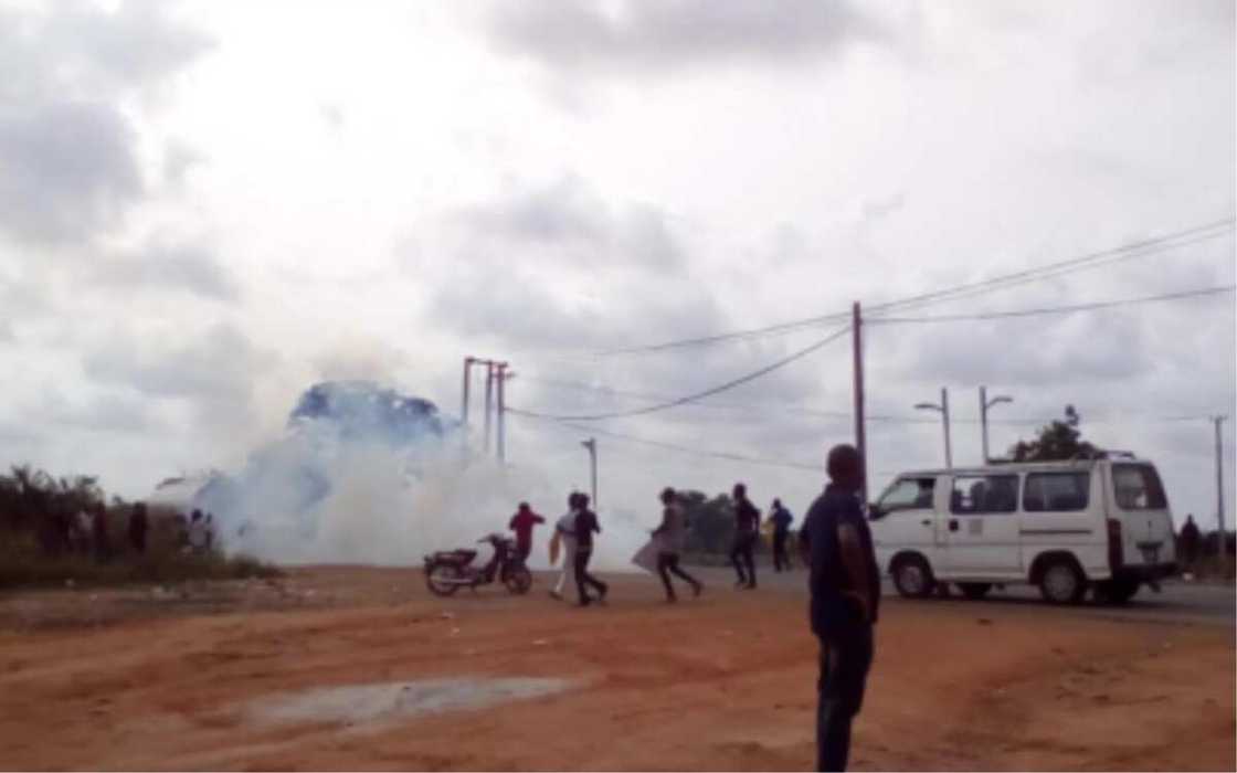 Barkonon tsohuwa ya kashe wani dalibi yayin artabun 'yan daba da 'yan sandan Najeriya Barkonon tsohuwa ya kashe wani dalibi yayin artabun 'yan daba da 'yan sandan Najeriya