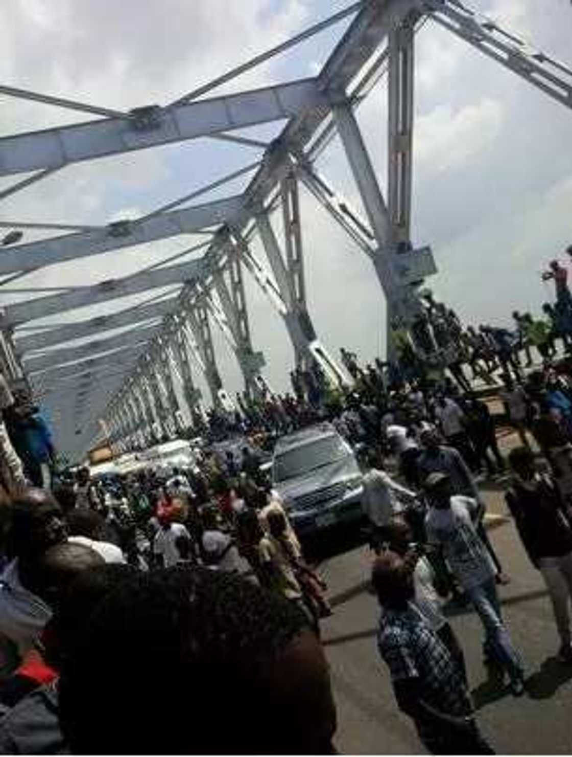 Hundreds Of Biafrans Protest In Onitsha (PHOTOS) Hundreds Of Biafrans Protest In Onitsha (PHOTOS)