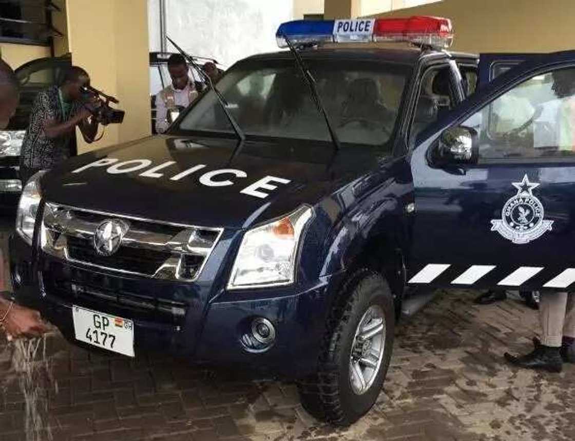 "Ya ga jami'an 'yan sanda na anfani da motar sa da aka sace shekaru 2 da suka wuce" "Ya ga jami'an 'yan sanda na anfani da motar sa da aka sace shekaru 2 da suka wuce"