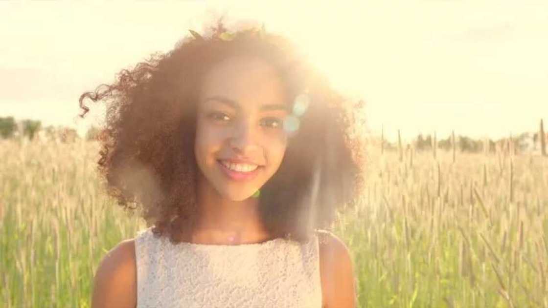 Sweet text messages to make her smile Sweet text messages to make her smile