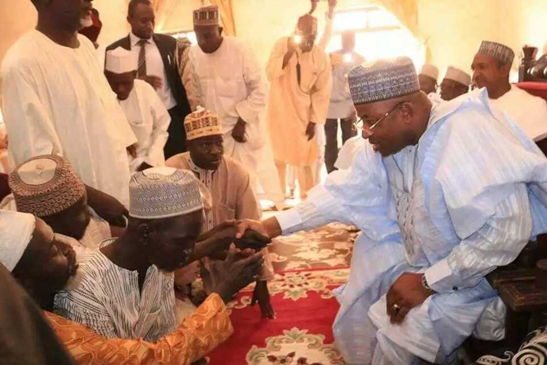 Rasuwan yan Makaranta: Wannan ba karamin jarabawa bane a kanmu - Gwamna Jihar Bauchi. Rasuwan yan Makaranta: Wannan ba karamin jarabawa bane a kanmu - Gwamna Jihar Bauchi.