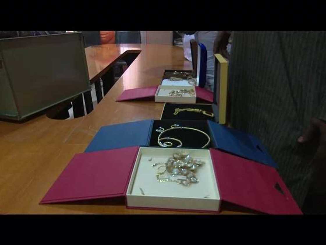 Jami’an EFCC sun kai samame gidan Abdullahi Sarki Mukhtar, sun bankaɗo damin gwala gwalai Jami’an EFCC sun kai samame gidan Abdullahi Sarki Mukhtar, sun bankaɗo damin gwala gwalai