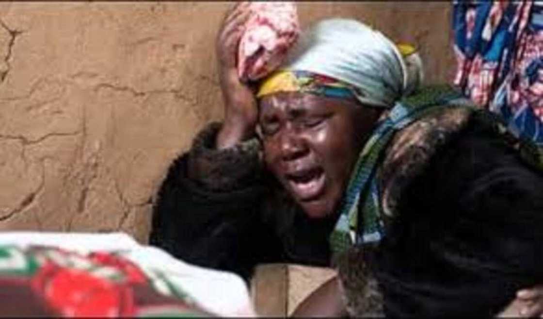 Tirkashi: Wani Fusataccen Miji ya yiwa Matarsa da Surikarsa mummunan sara Tirkashi: Wani Fusataccen Miji ya yiwa Matarsa da Surikarsa mummunan sara