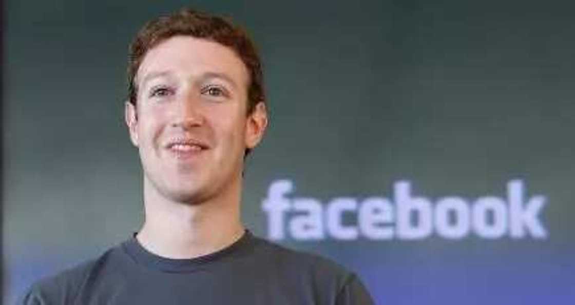 Zuckerberg ya kara harshen Fulatanci a Facebook Zuckerberg ya kara harshen Fulatanci a Facebook