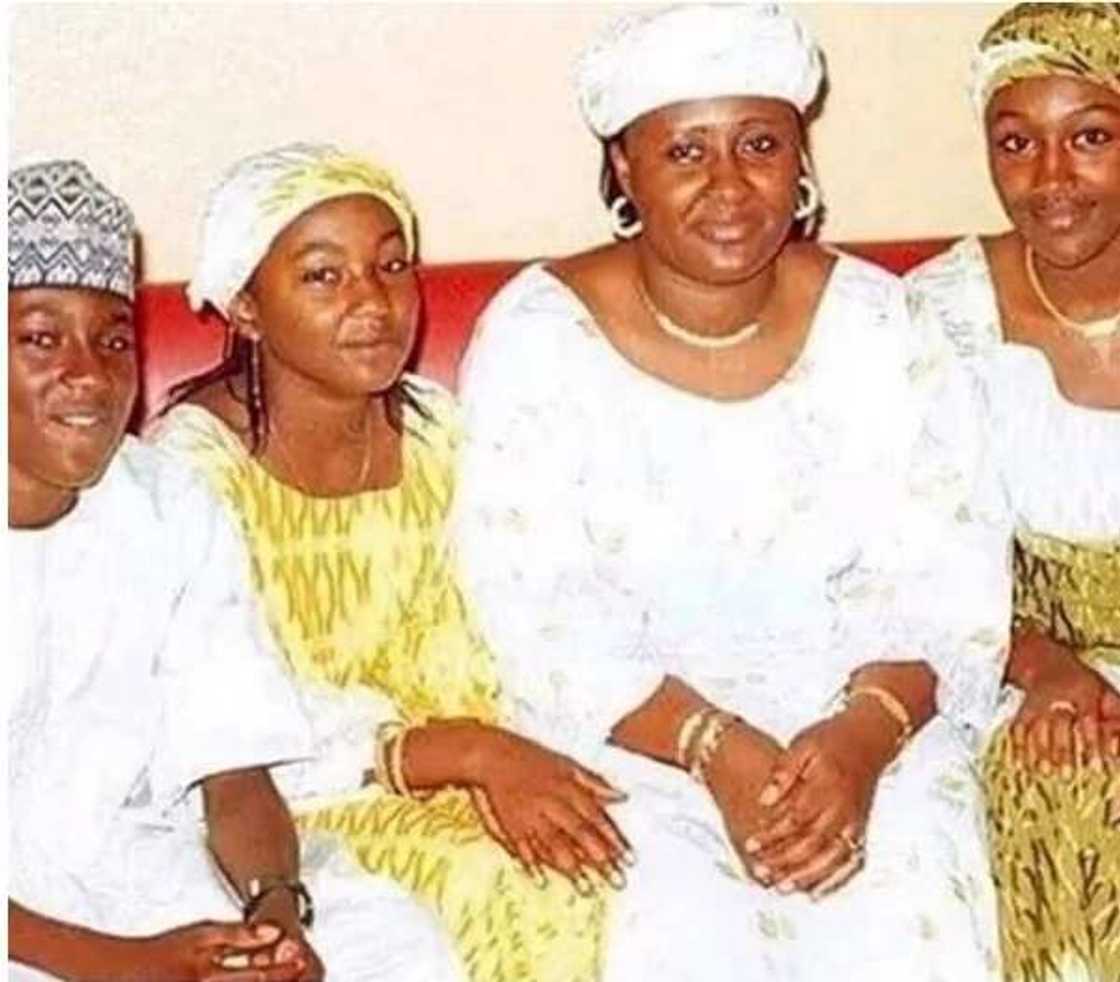 Tsirarun hotunan Aisha Buhari guda 9 da ya kamata ku gani Tsirarun hotunan Aisha Buhari guda 9 da ya kamata ku gani